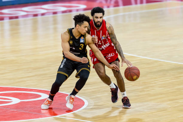 在第二次碰 在第二次碰